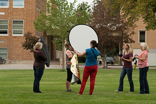 While Presley continues to pose, Alyssa, Lauren, Kelsey, and Kathy take turns working the reflectors and shooting.